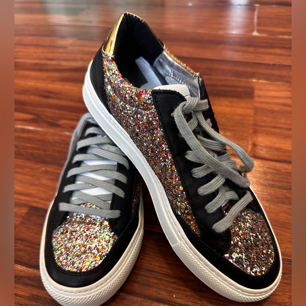 P448 John black leather & glitter EUC SZ 37
Used twice indoor